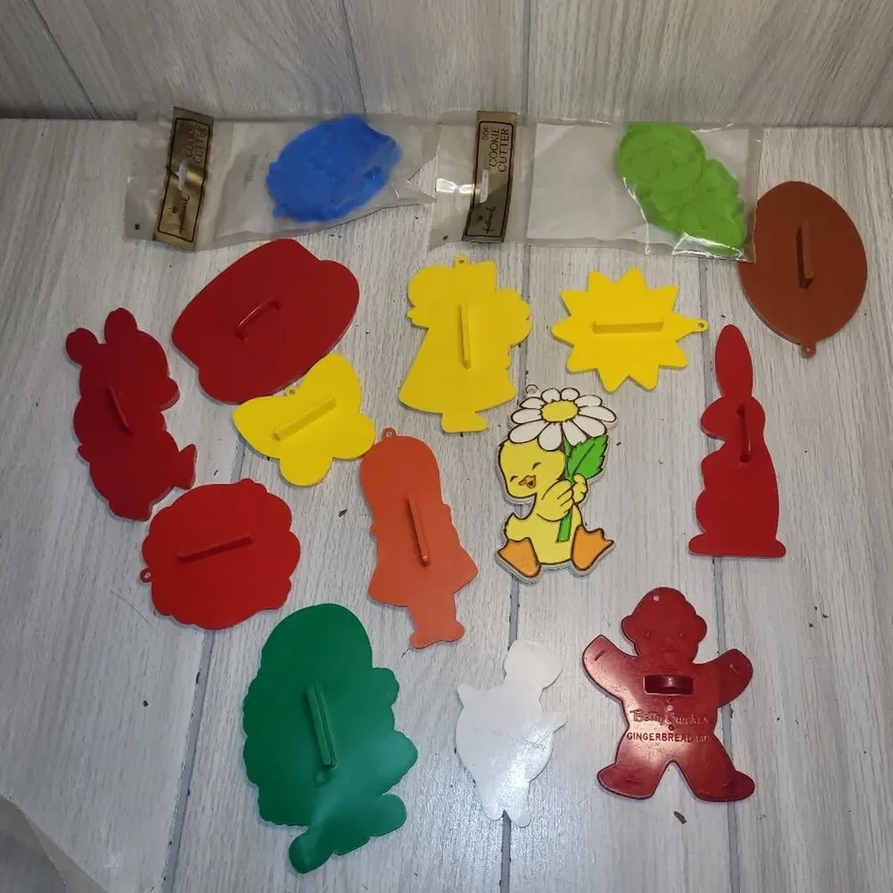 Vtg USA Made Hallmark Plastic Cookie Cutter Assortment Lot Of 15 Holiday Baking